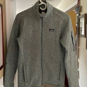 Patagonia woman’s small.  Hemlock Green color.  Excellent condition.